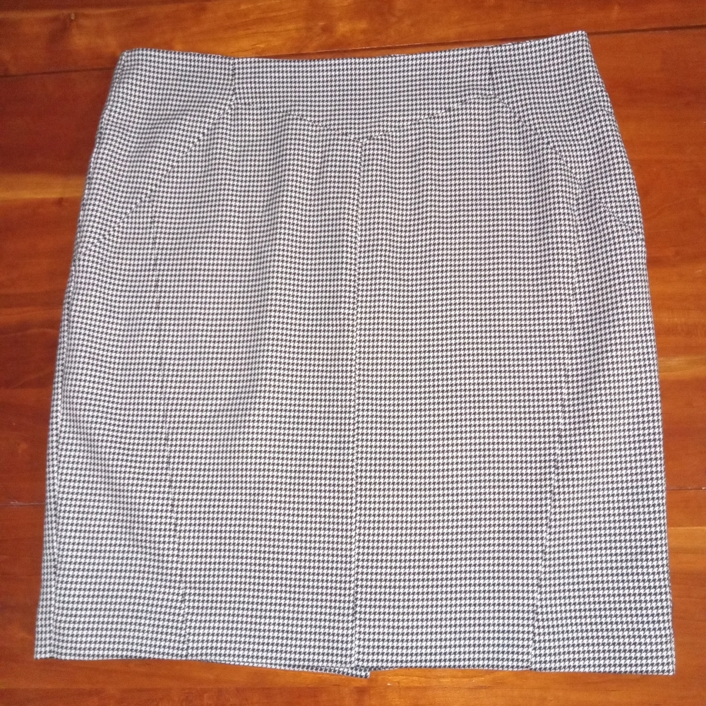💣WORTHINGTON BLACK & WHITE SKIRT SZ 18